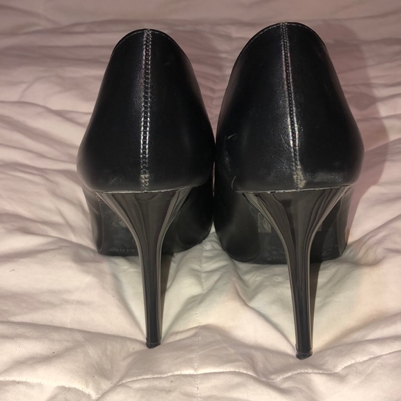 Black Pumps - Picture 3 of 4